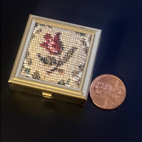 Vintage Bronze Needle Point Rose Floral Square Small Trinket Pill Box - Picture 7 of 11